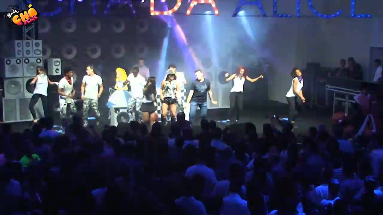 MC Bruninha – Bigode Grosso / Ah Lelek Lek Lek (Ao Vivo) @ Baile do Chá da Alice