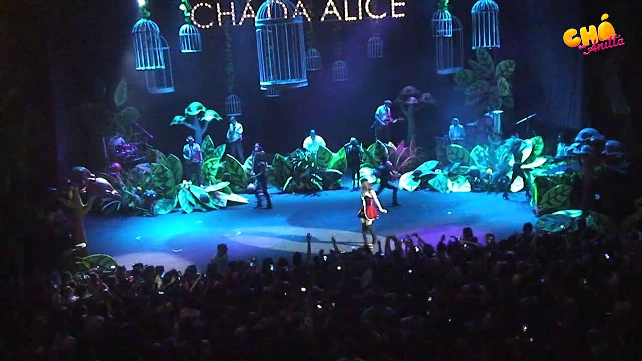 Anitta – Domino (Ao Vivo) @ Chá da Anitta 2 – Vídeo Oficial