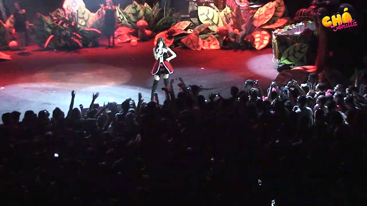 Anitta – Baba Baby / Toda Forma De Amor / Não Quero Dinheiro (Ao Vivo) @ Chá da Anitta 2
