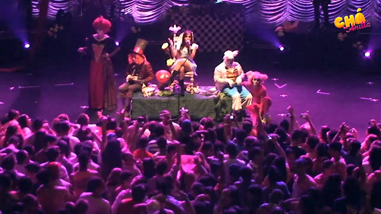 Anitta – Quando Você Passa (Turu Turu) (Ao Vivo) @ Chá da Anitta – Vídeo Oficial