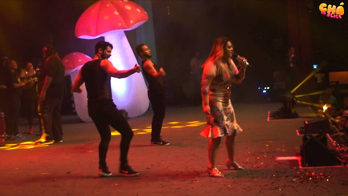 Chá da Alice – Preta Gil – Sinais de Fogo (Ao Vivo) @ Barra Music