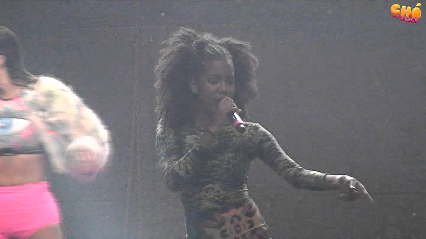 Chá da Alice – Alinne Rosa e Dream Team do Passinho – Batom Com Batom (Ao Vivo) @ Barra Music