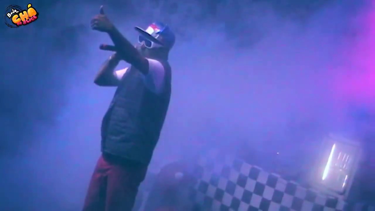 MC Créu – Levanta a Mão e Grita (Ao Vivo) @ Baile do Chá da Alice