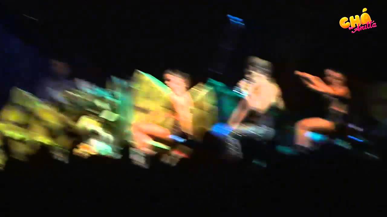 Jullie – Gasolina (Ao Vivo) @ Chá da Anitta 2