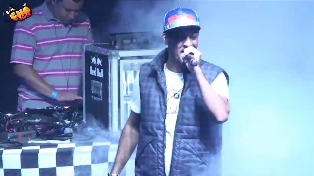 MC Créu – Mulher Profissional / Mama Eu e Os Amigos (Ao Vivo) @ Baile do Chá da Alice