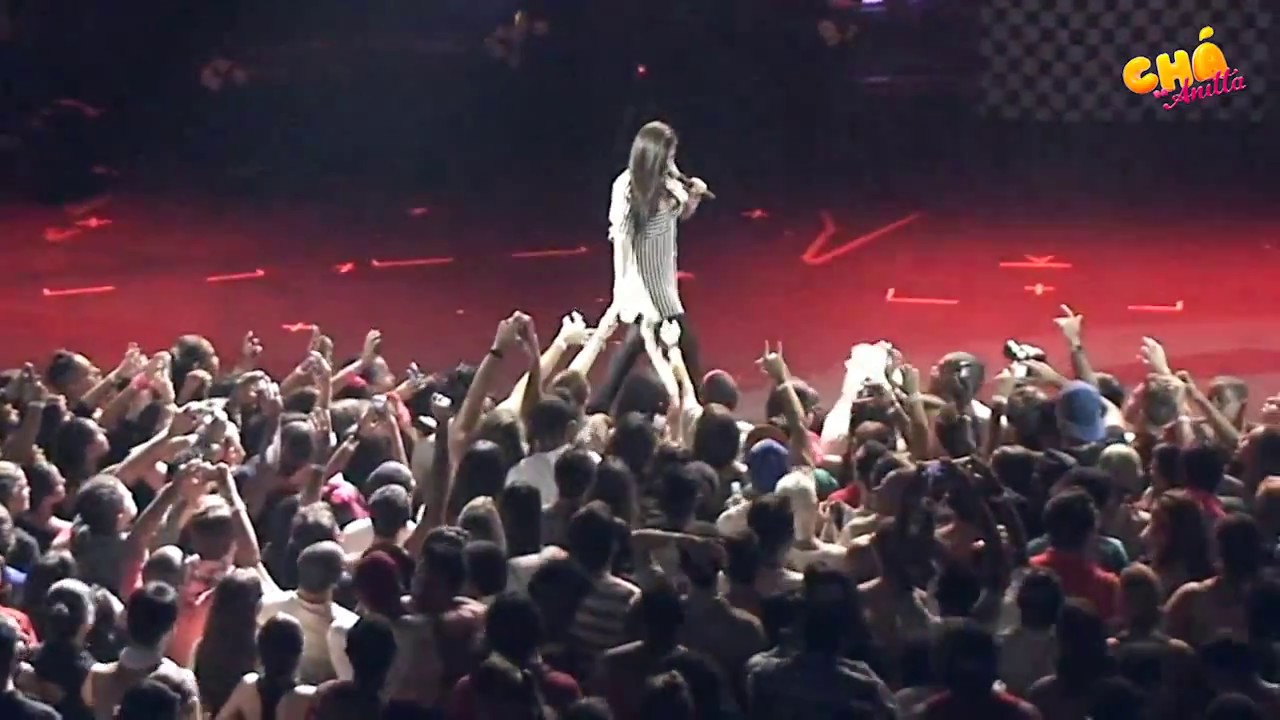 Anitta – I Kissed A Girl (Ao Vivo) @ Chá da Anitta – Vídeo Oficial