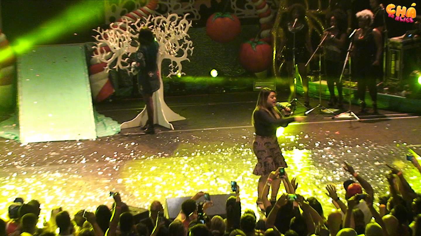Ludmilla & Preta Gil – Sinais de Fogo (Ao Vivo) @ Chá da Alice (Vídeo Oficial)