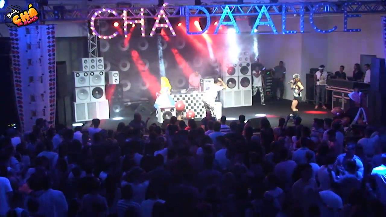 MC Bruninha – Ela É Top (Ao Vivo) @ Baile do Chá da Alice