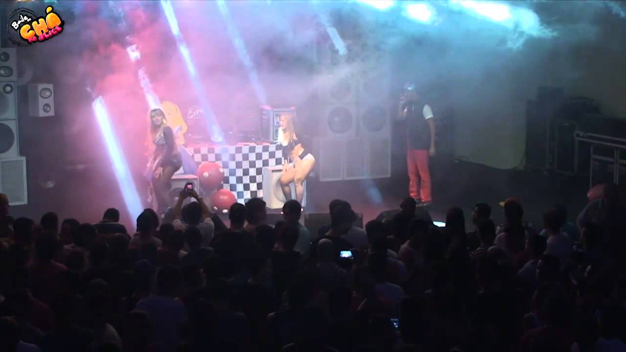 MC Créu – DJ Controla Sua Bunda (Ao Vivo) @ Baile do Chá da Alice