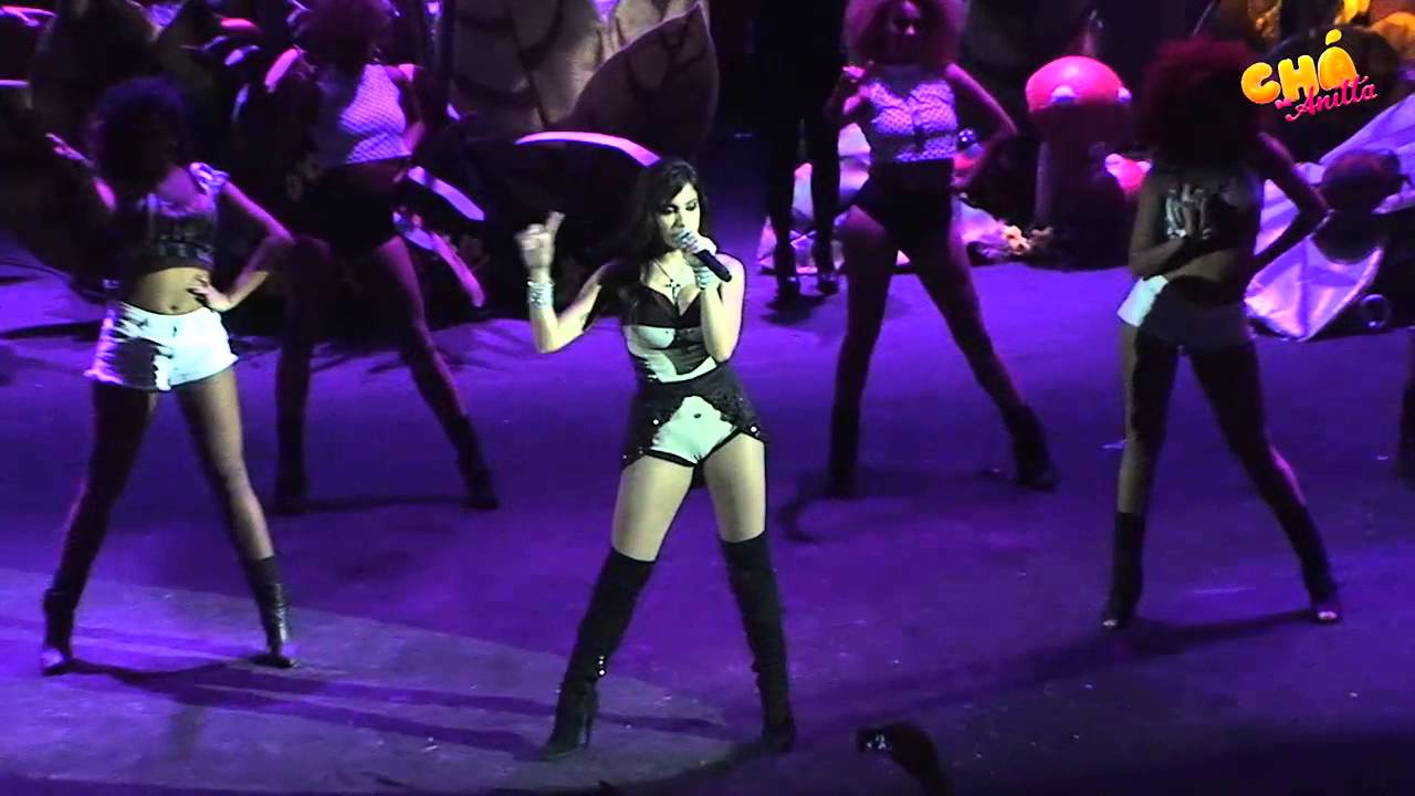 Anitta – Menina Má (Ao Vivo) @ Chá da Anitta 2
