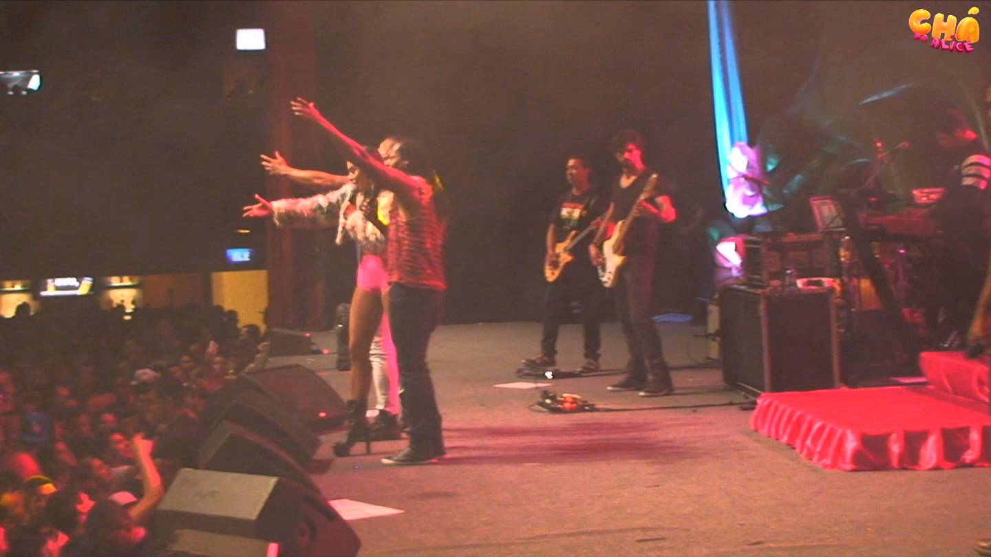 Chá da Alice – Alinne Rosa e Araketu- Rosa (Ao Vivo) @ Barra Music