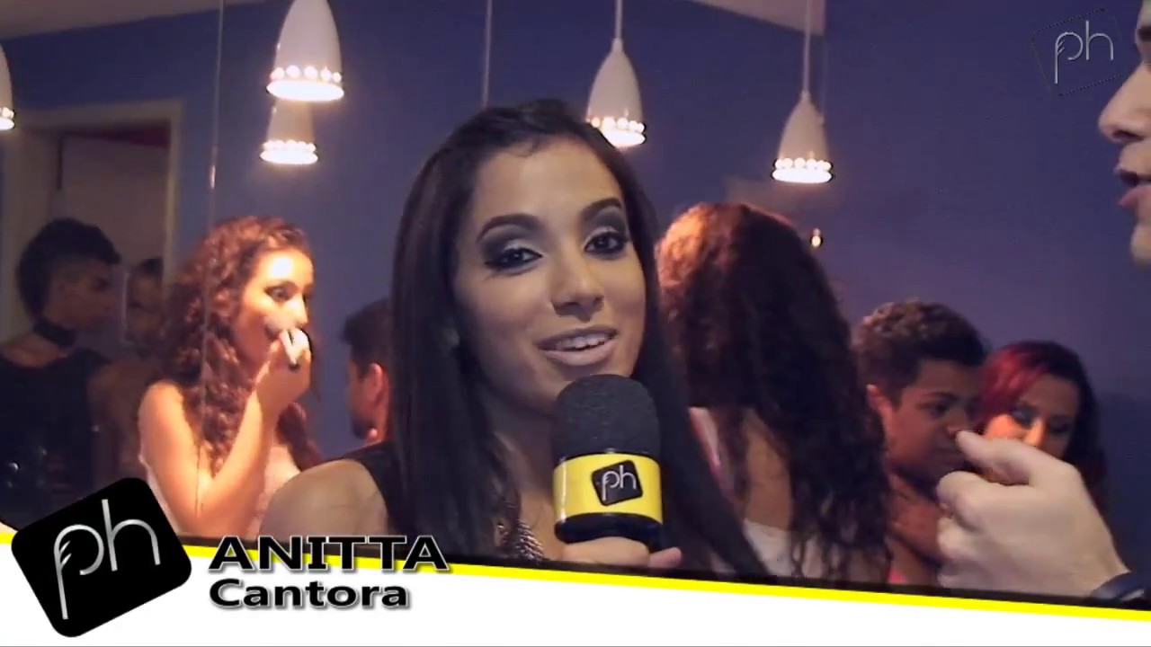 Anitta apresenta versão gay de seu hit “Eu Vou Ficar” @ FestaChadaAlice
