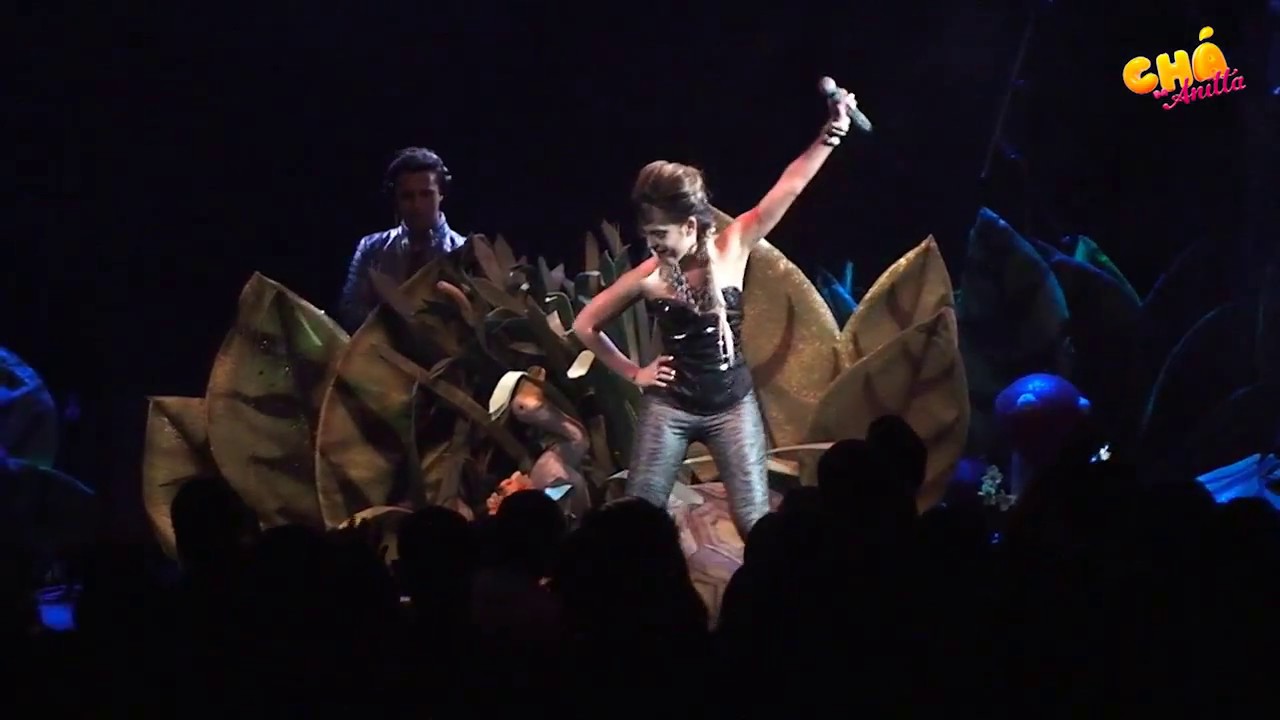 Julie  I Need Your Love @ Cha da Anitta 2