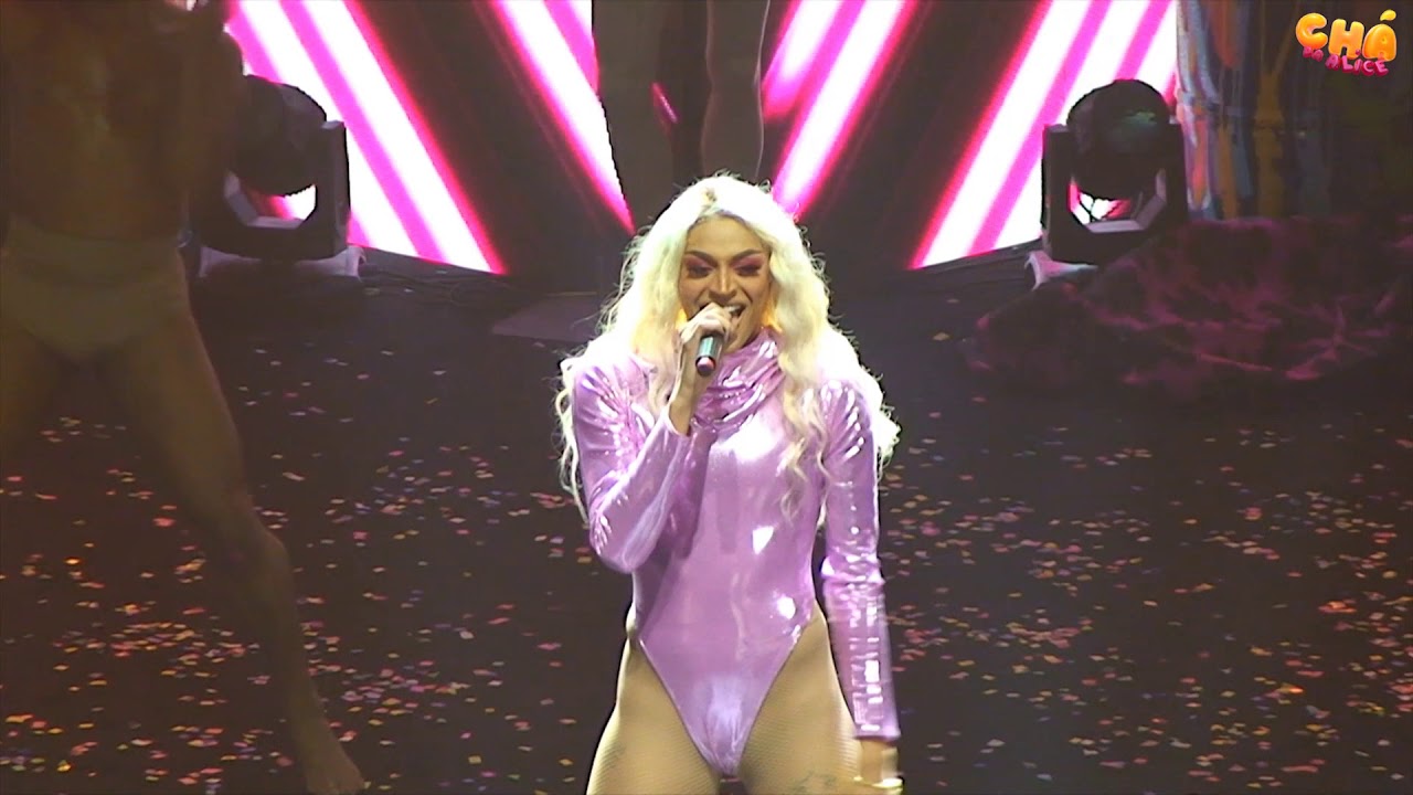 Pabllo Vittar – No Chão  (Ao Vivo) @ Chá da Alice (Vídeo Oficial)